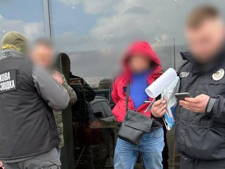 Переправляли чоловіків за кордон: на Волині судили вчителя і депутата-лікаря