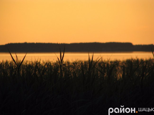 Палаюче небо: фото заходу сонця на Світязі