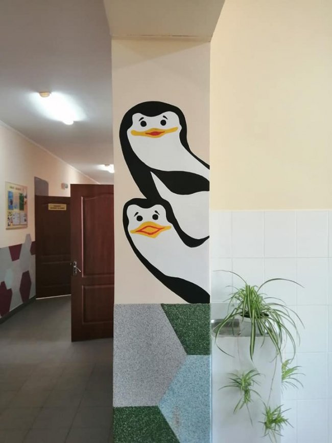 У селі поблизу Луцька оригінально розмалювали школу. ФОТО