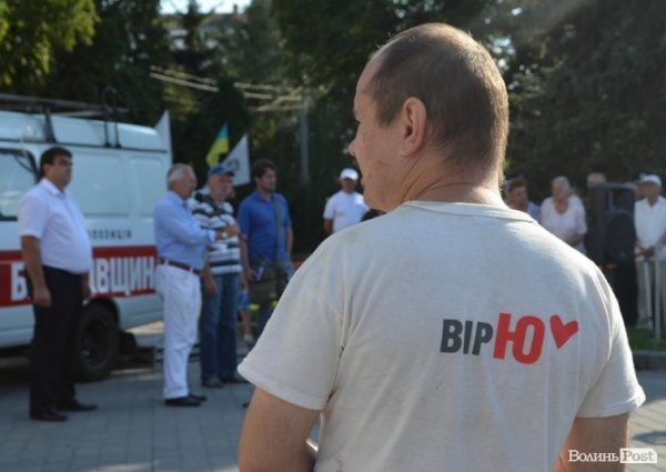 У центрі Луцька агітували за опозицію. ФОТО