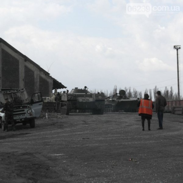 На Схід України «стягують» танки та БТРи. ФОТО. ВІДЕО