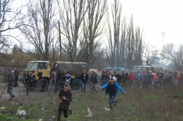 На Схід України «стягують» танки та БТРи. ФОТО. ВІДЕО