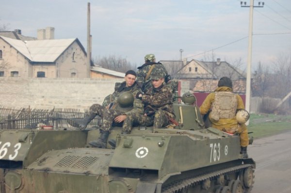 На Схід України «стягують» танки та БТРи. ФОТО. ВІДЕО