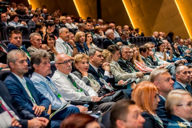 Сотні гостей та офіційні вітання: у Луцьку – міжнародний бізнес-форум. ФОТО