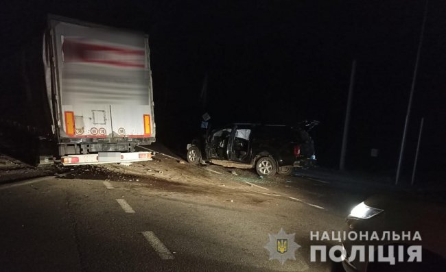 Під Луцьком зіткнулися вантажівка та легковик: 5 людей госпіталізували