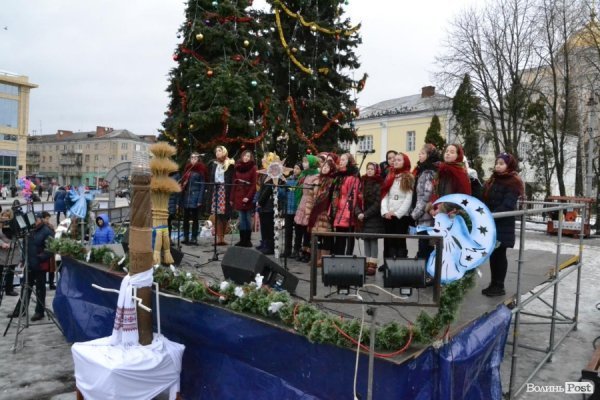 У Луцьку запалили найбільшу свічку України. ФОТО
