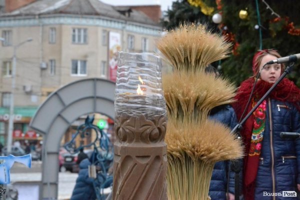 У Луцьку запалили найбільшу свічку України. ФОТО