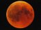Фотограф показав магічні світлини кривавого місяця над Луцьком