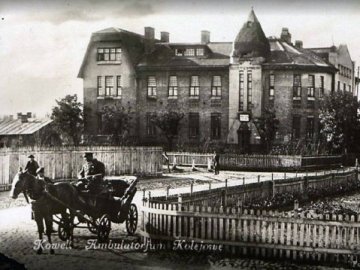 Вокзал, біженці, селяни: в мережу виклали неймовірні ретросвітлини волинського міста