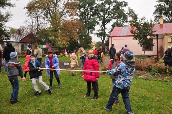 «Озерний вітер» зібрав лучан на благодійний пікнік. ФОТО
