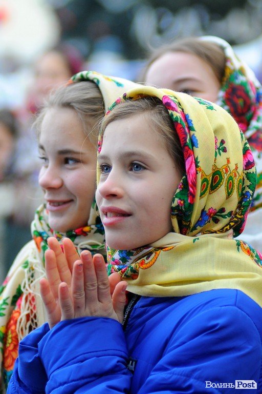 Обличчя різдвяних гулянь у центрі Луцька. ФОТО
