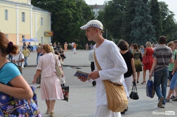 У Луцьку танцювали монахи. ФОТО
