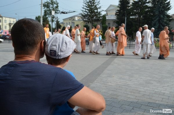 У Луцьку танцювали монахи. ФОТО