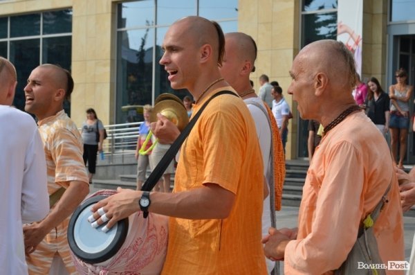 У Луцьку танцювали монахи. ФОТО