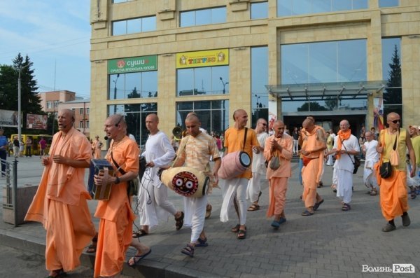 У Луцьку танцювали монахи. ФОТО
