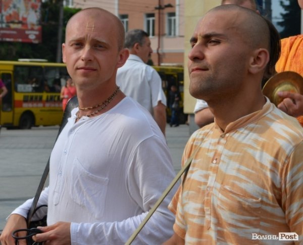 У Луцьку танцювали монахи. ФОТО