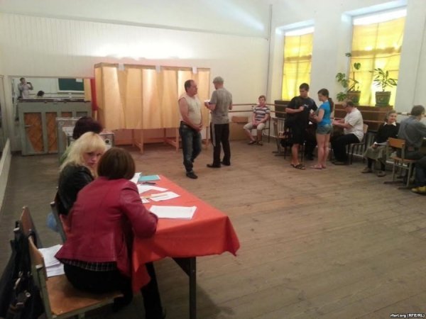 Як на Сході «відреферендились» від України. ФОТО