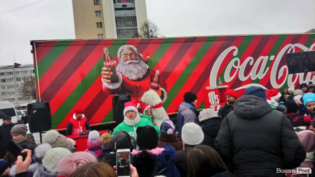 Новорічна вантажівка «Coca-Cola» – у Луцьку. ФОТО