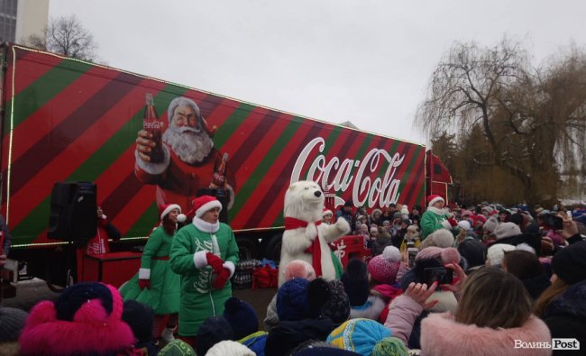 Новорічна вантажівка «Coca-Cola» – у Луцьку. ФОТО