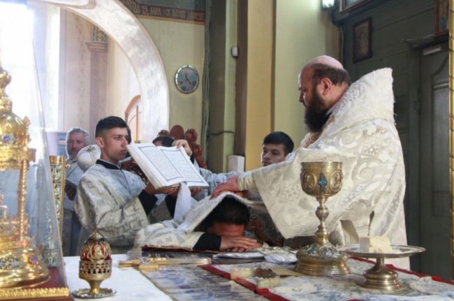 Артист із США став дияконом у Луцьку