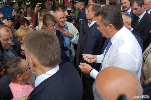 Янукович у Луцьку з людьми говорив про Митний союз. ФОТО