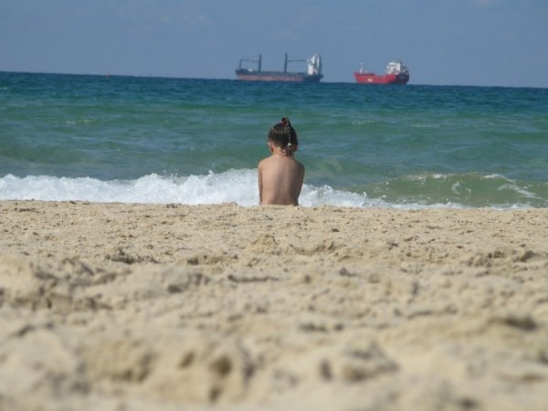 Моя кохана племяшка на березі Середземного моря, гарної країни Ізраіль 4 вересня 2011. Жити заради дітей і для дітей. Автор Хайчик Тетяна