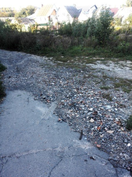 На луцькій вулиці – жахлива дорога. ФОТО