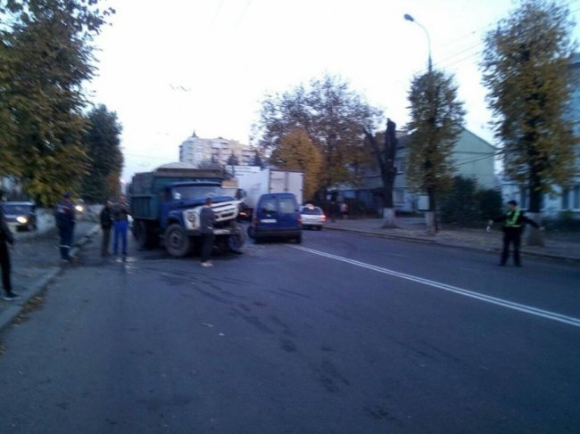 У Луцьку - подвійна аварія. ФОТО