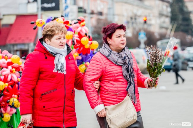 За день до свята: Луцьк накрила тюльпанова лихоманка. ФОТО