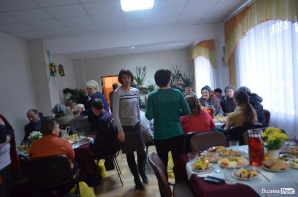 Неповносправним лучанам вручили продуктові набори. ФОТО