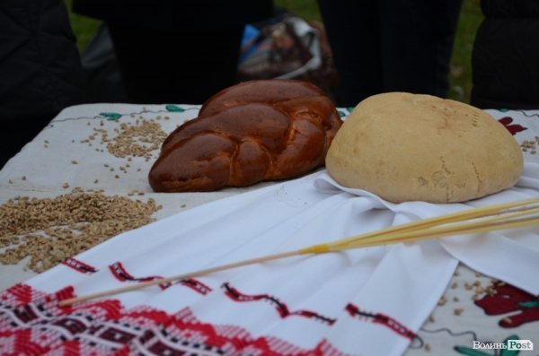 «НКВДисти-охоронці хліба» в Луцьку нагадують про голодомор. ФОТО 