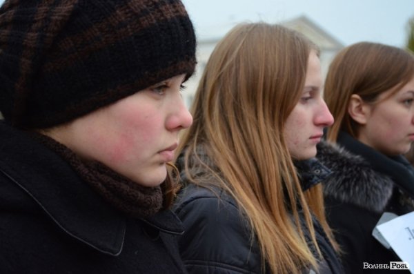 «НКВДисти-охоронці хліба» в Луцьку нагадують про голодомор. ФОТО 
