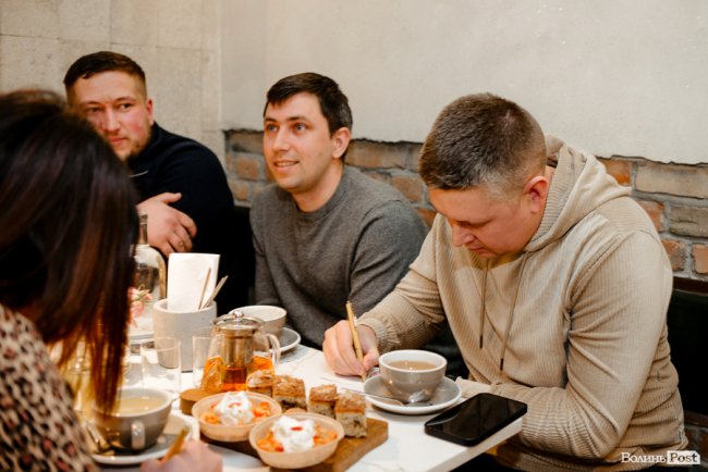 «Інвестор» вміє дивувати»: будівельна компанія розіграла мандрівку до Амстердаму. ФОТО*