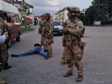 Повідомили про підозру луцькому терористу, який захопив у заручники пасажирів автобуса