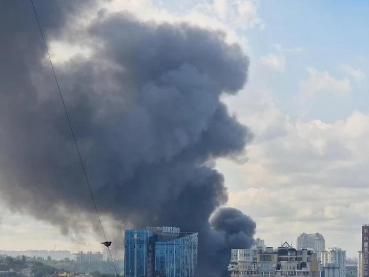 У Києві - влучання дрона поблизу Центрального залізничного вокзалу