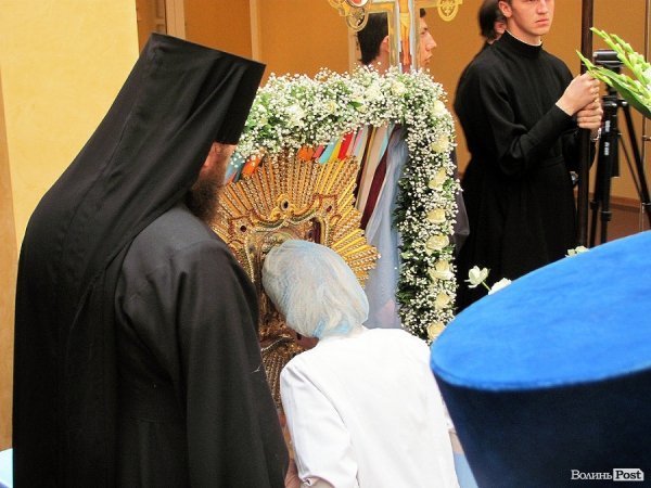 Митрополит Ніфонт відслужив молебень в обласній лікарні. ФОТО