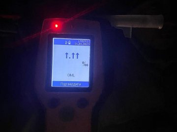 Drager на максимум: у Луцьку зупинили п'яного як чіп водія, у якого ніколи не було посвідчення