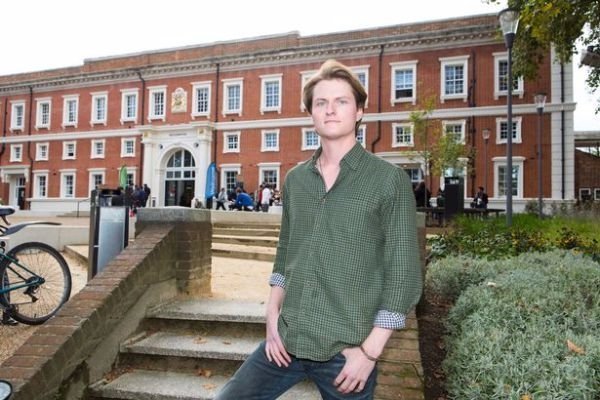 Лондонський студент літає на пари з Польщі, бо це дешевше, ніж жити за рогом