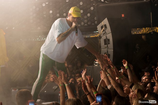 У луцькій «Опері» відгримів концерт Макса Барських. ФОТОРЕПОРТАЖ