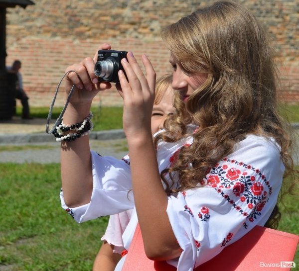 У Луцькому замку дітей вчили дзвонарному мистецтву. ФОТО