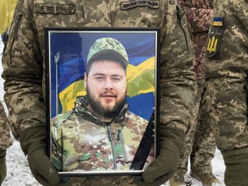 На Волині провели в останню дорогу Героя Віталія Рабчуна