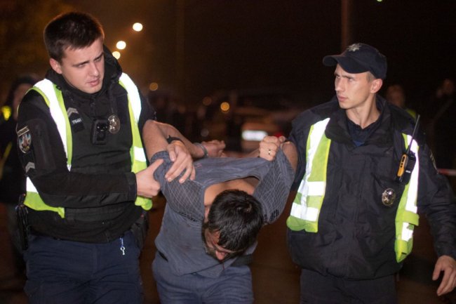 У Києві п'яний водій на позашляховику розтрощив 9 автівок