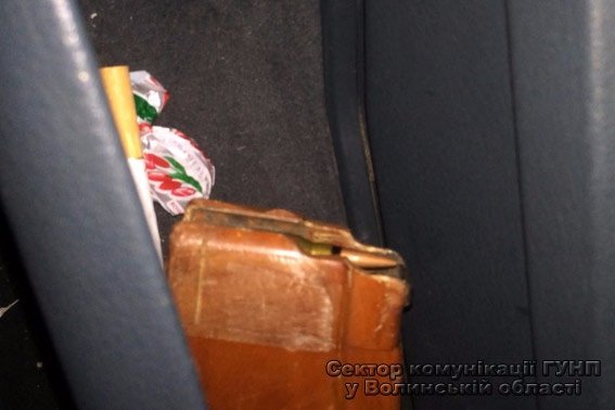 На Волині поліцейські у багажнику авто виявили арсенал зброї. ФОТО