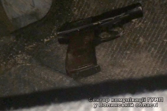 На Волині поліцейські у багажнику авто виявили арсенал зброї. ФОТО