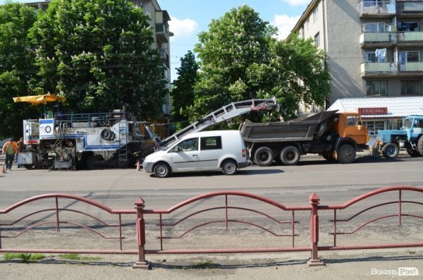 Луцький проспект Перемоги в міні-заторах. ФОТО