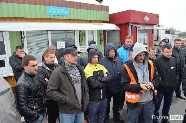 У Луцьку погрожують блокувати митницю. ФОТО