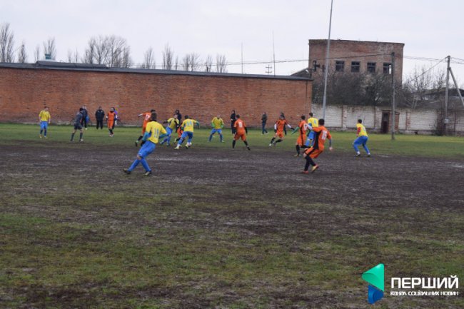 «Гравці борсалися у багнюці, місили болото»: футбол по-волинськи