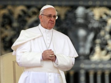 Папа Франциск вперше вінчав молодих