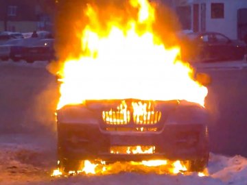 На Волині вночі горіла BMW