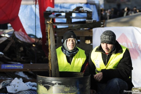 Віче на луцькому Євромайдані. ФОТО